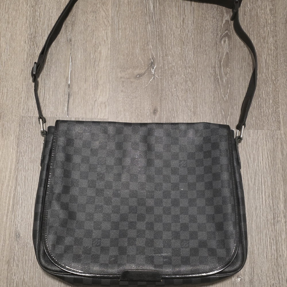 Louis Vuitton Damier Graphite Men's Messenger Bag